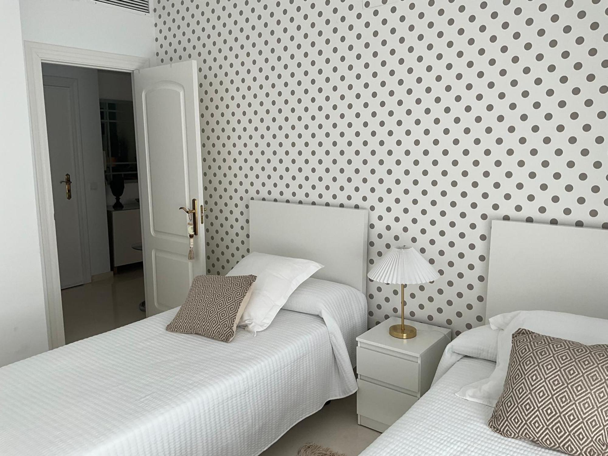 First Line Sea Apartment By Oliva เอสเตโปนา ภายนอก รูปภาพ